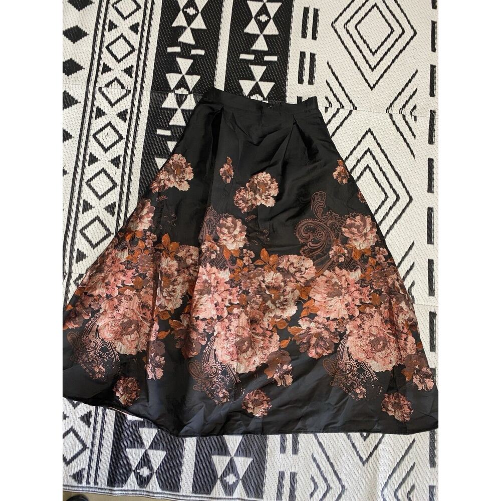 Chicwish Bewitching Peony Jacquered Flare Skirt Black Small